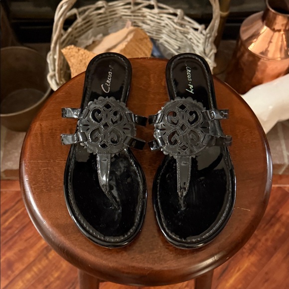 Circus by Sam Edelman Shoes - Circus by Sam Edelman Black Faux Patent Leather Sandals Like New Size 11